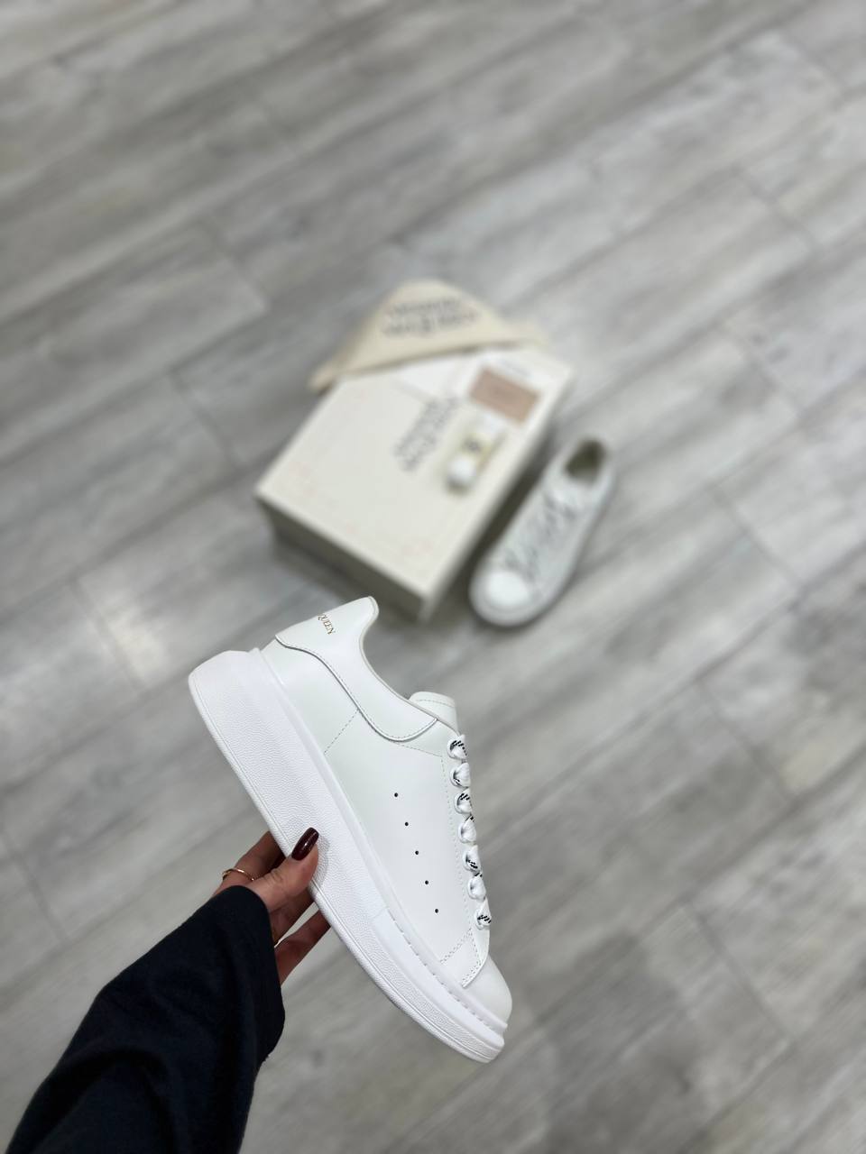 Alexander Mcqueen Unisex Sneaker